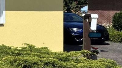 Einfamilienhaus mit Garagen und Garten in Möckern