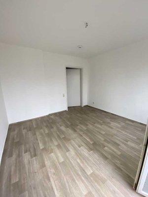 Helle 2-Raum Wohnung mit gemütlichen Wintergarten