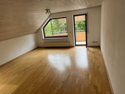 Geschmackvolle 2-Zimmer-DG-Wohnung mit Balkon, EBK und Stellplatz in Schorndorf