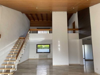 Großzügige Wohnung in Architektenhaus mit atemberaubendem Blick