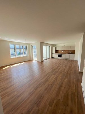 Großzügige 3-Zimmer-Neubau Wohnung mit EBK und Balkon in den ruhigen Innenhof