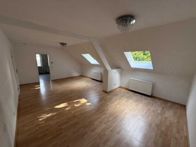 2,5 Zimmer Dachgeschoss-Wohnung in Krefeld-Fischeln - Küche inklusive