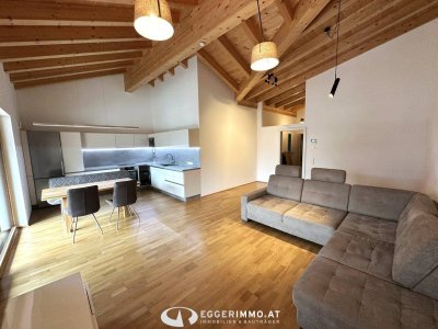 5723 Uttendorf; hochwertige, helle Dachgeschoß Wohnung, ca. 71m², großer Balkon, Weitblick, Carport, Freistellplatz, Lift im Haus