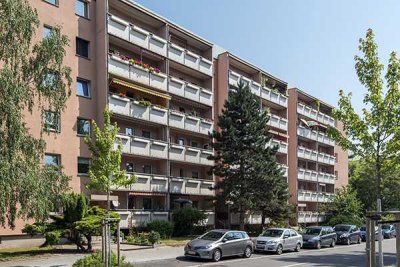 Sonniger Balkon + 3-Raum-Wohnung!