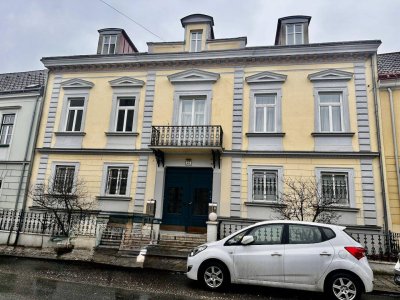 Stilvoll residieren: Hochwertige 4-Zimmer-Dachgeschosswohnung in Bestlage mit Terrassen
