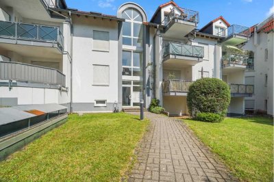 Charmante 3 – Zimmerwohnung am Kurpark von Bad Homburg mit Balkon und TG Stellplatz