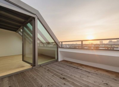 Traumhafte Dachgeschosswohnung mit Terrasse nach Westen und Weitblick - Klimaanlage - 3 Zimmer + Galerieraum - Küche inklusive