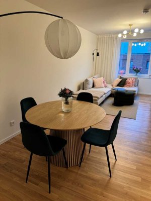 Leben am Wasser in extravaganter Lage -  2-Zimmer-Wohnung