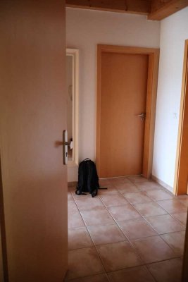 Stilvolle, gepflegte 2-Zimmer-DG-Wohnung mit Balkon in Hallbergmoos