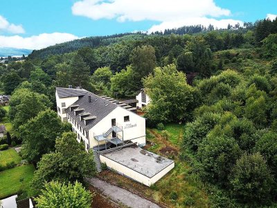 Ehemaliges Altenpflegeheim mit kleiner Kapelle