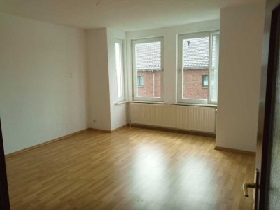 schöne helle 4 Zimmer Altbauwohnung