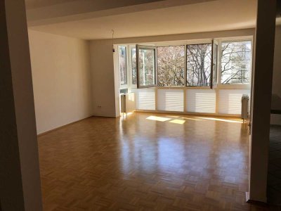 Neuwertige Wohnung mit zwei Zimmern sowie Balkon und EBK in Hannover