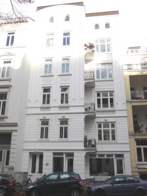 Wunderschöne 2 Zimmer-Altbauwohnung mit Balkon