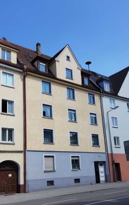 Kernsanierte, helle 4-Zimmer-Wohnung, mit großem Balkon ins Grüne, im Zentrum Neu-Ulm
