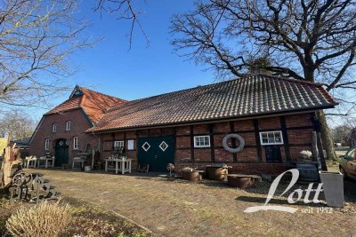 Ehemaliges Bauernhaus mit sanierter Wohnung und Ladenlokal (in der Diele) in Ortskernlage von Apen!