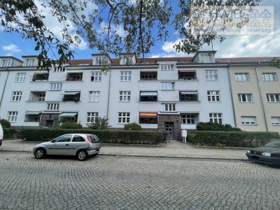 Dachgeschosswohnung in Potsdam West, 2 Zimmer, Küche, Bad, Kellerraum und PKW-Stellplatz
