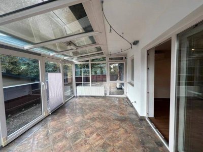 Großzügige 2,5-Zimmer-Wohnung mit Terrasse &amp; Wintergarten