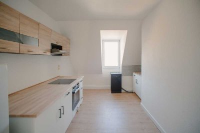 Sanierte 3-Zimmer-Dachgeschosswohnung mit Einbauküche