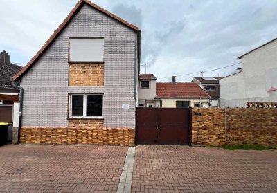245 m² Grundstück mit Baugenehmigung für 2 EFH oder Sanierungsobjekt - zentrale Lage Oggersheim