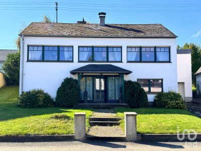 Großzügiges Einfamilienhaus mit hellen Räumen und besonderer Architektur