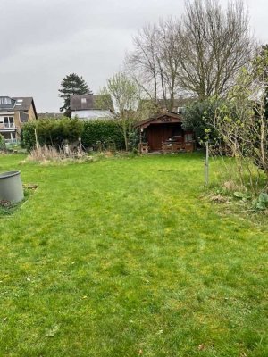 Gartentraum gesucht ? Erdgeschoss Eigentumswohnung mit großer überdachter Terrasse und Gartenanteil