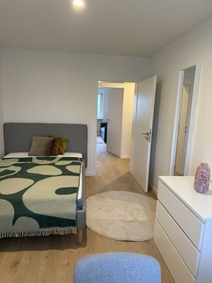 Neurenoviertes Zimmer. Neugründung 4-Zimmer WG! Erstbezug nach Renovierung.