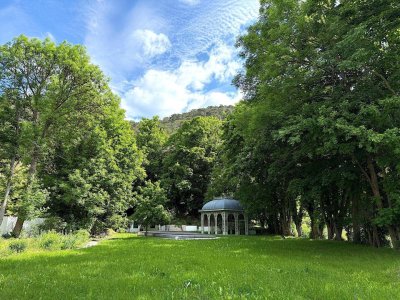 Zeitlose Eleganz trifft moderne Technik - Erstbezug Traumvilla mit Pool und Gartenidylle