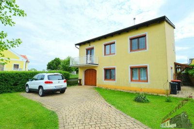 Saniertes Einfamilienhaus mit hochwertiger Ausstattung und großem Garten + 90 m² Gartenhaus