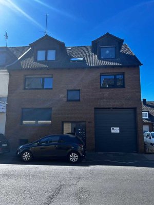 Top-sanierte 2,5-Zimmer-Wohnung mit gehobener Innenausstattung mit EBK in Köln - Dünnwald