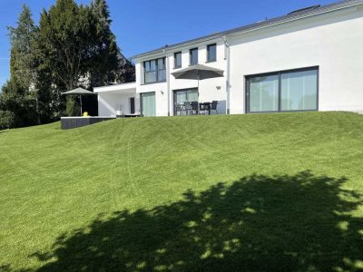NEUWERTIGE STADTVILLA | RUHIGE LAGE | TOP AUSSTATTUNG | DOPPELGARAGE | GARTEN | POOL