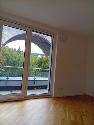 Sonnige 3-Zimmer-Penthouse-Wohnung mit EBK und Dachterrasse in Riedbrunnen.