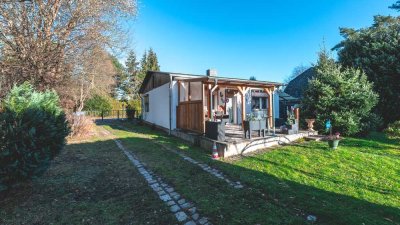 Heinze-Immobilien(IVD): Kleines Wohnhaus auf großem Grundstück in ruhiger Lage