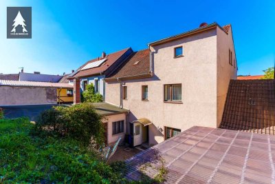 Treppchen ins Glück: Altstadthaus mit verwunschenem Hof