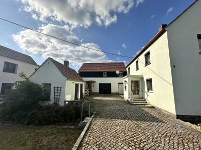 Freistehendes Wohnhaus mit Nebengebäude und Hof in ruhiger Lage bei Radeburg
