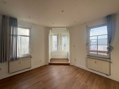 City-Altbau mit Charakter: 5 Zimmer in zentraler Lage