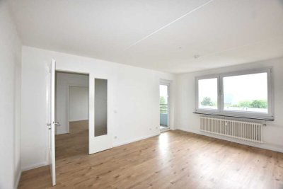 Frisch renovierte, große 3-Zimmer-Wohnung mit Balkon in Bad Schwartau - OTTO STÖBEN GmbH