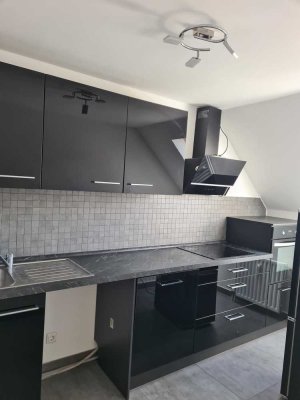 Schöne, geräumige zwei Zimmer Dachgeschosswohnung in Leverkusen, Wiesdorf