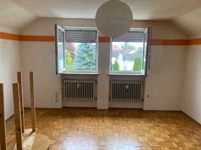 Leitershofen Dachwohnung in ruhiger Lage