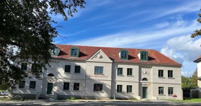 Frisch sanierte, stilvolle 2,5-Raum-Wohnung mit geh. Innenausstattung und EBK