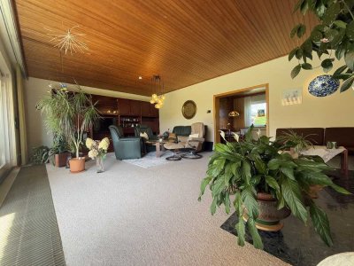 ***Wohnen auf einer Ebene - ebenerdiger Bungalow mit liebevoll angelegtem Garten***