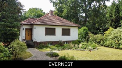 Happiness in Falkensee: charming house with conservatory and idyllic garden