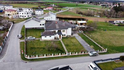 AUSBAUFÄHIGES HAUS MIT GROSSEM GRUNDSTÜCK