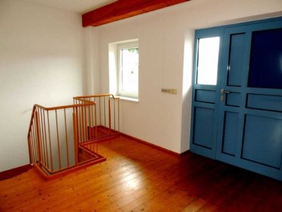 Traumhaft schöne 4-Zi. DG-Wohnung über 2 Etagen in Kirchberg zu vermieten!