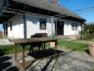 Herrliche Ortsrandlage und Ausblick - Großes Einfamilienhaus in bevorzugter Wohnlage