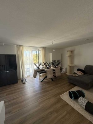 Schöne Neubau 2.5-Zimmer Wohnung mit EBK+Balkon+Stellplatz