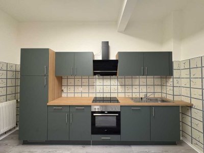 Frisch renovierte 4-Zimmer Wohnung mit neuer Küche und Stellplatz