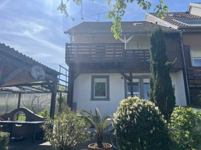 TRAUMHAUS RENDITE oder SELBSTNUTZER FÜR GARTENLIEBHABER MIT BLÜHENDER GRÜNER OASE, TERRASSE & BALKON