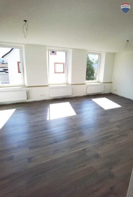 Sanierte 3,5 Zi. WHG direkt in der Hauptstraße mit Stellplatz im Innenhof!