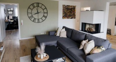 Stilvolle 4,5-Zimmer-Wohnung im Zweifamilienhaus mit Kamin, Balkon, Garten & Terasse