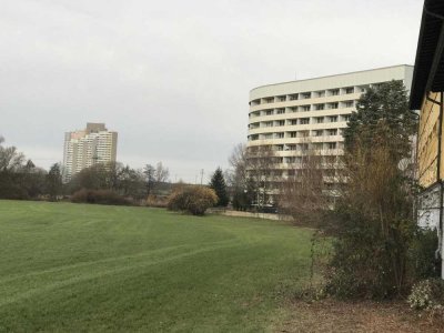 BEZUG&PROVISIONFREI! 2-Zimmer-Wohnung im 6. OG mit 2 großen  Süd Balkonen in Erlangen-Alterlangen